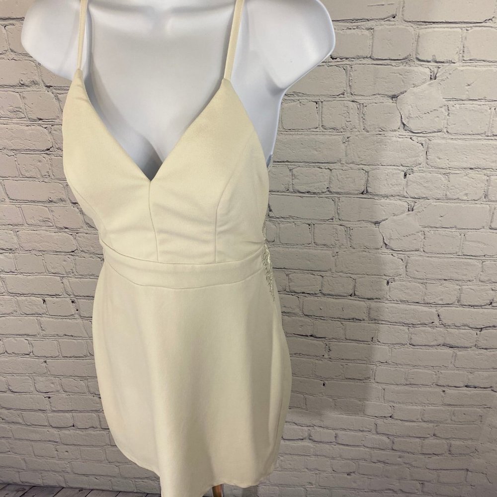 City Triangles White Lace Back V-Neck Party Dress - Picture 2 of 9